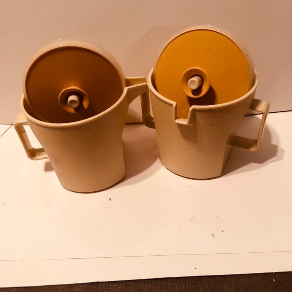Vintage 1970’s Tupperware Cream & Sugar Set - beige coloured creamer and sugar. - Picture 4 of 6